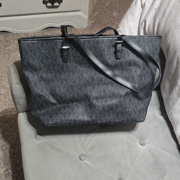 Michael Kors Black Monogram Shoulder Bag - Picture 3 of 4